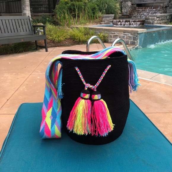 Authentic Wayuu Bag/ Mochila Wayuu/ Main color black/ Neon color strap/ Size L - Picture 10 of 11